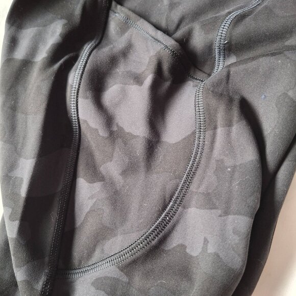 Lululemon 25" Camo leggings with pockets - Picture 4 of 9